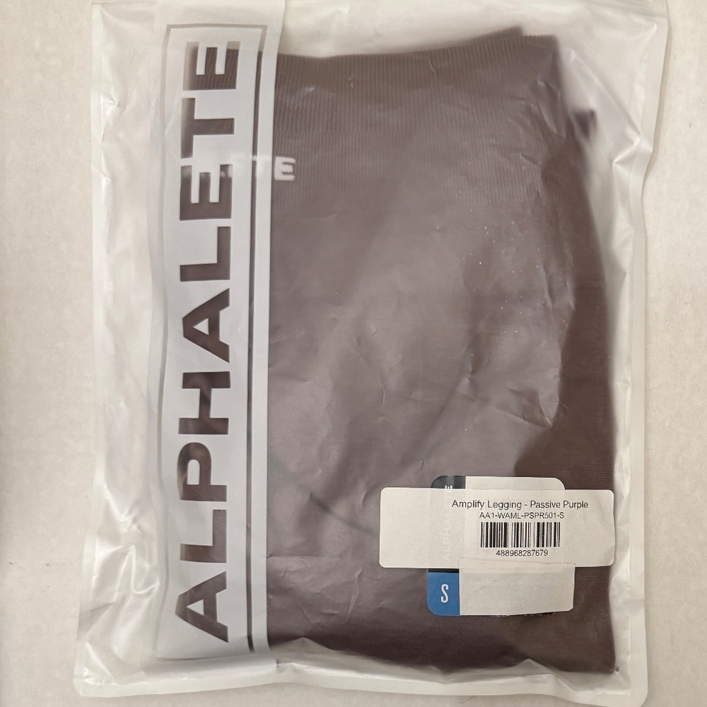 ALPHALETE LEGGING - PASSIVE PURPLE